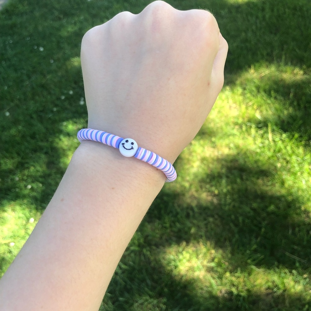 I made this bracelet myself it is stretchy I would love for u to comment thought